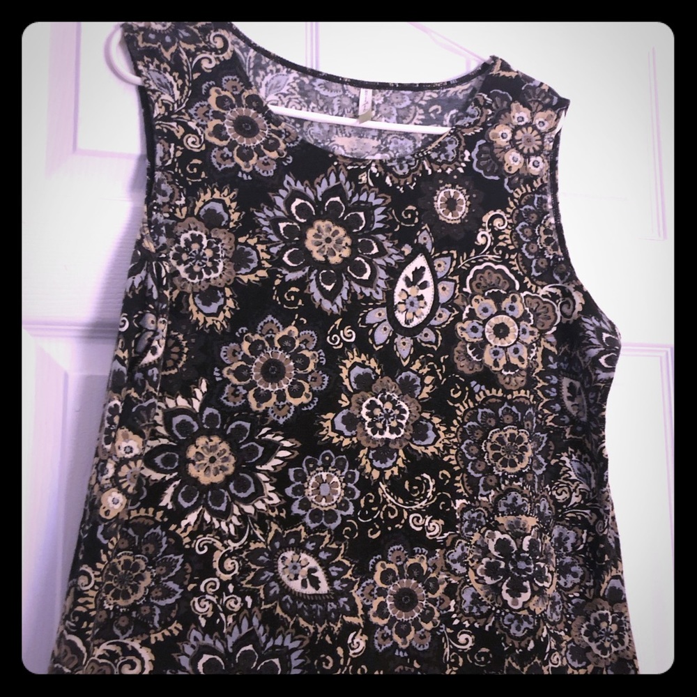 💥💕2/$10 WHITE STAG SLEEVELESS TOP💕💥